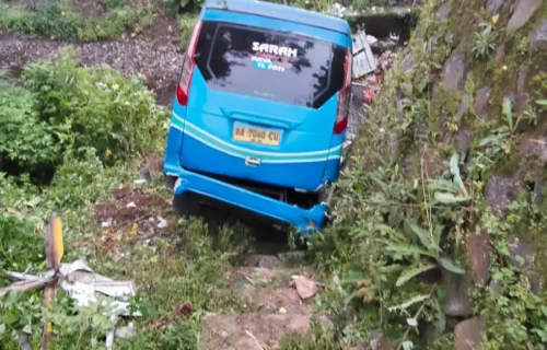 Kecelakaan Tunggal di Baso: Bus Angkutan Sarah Terperosok ke Bawah Jembatan, Satu Penumpang Luka-Luka